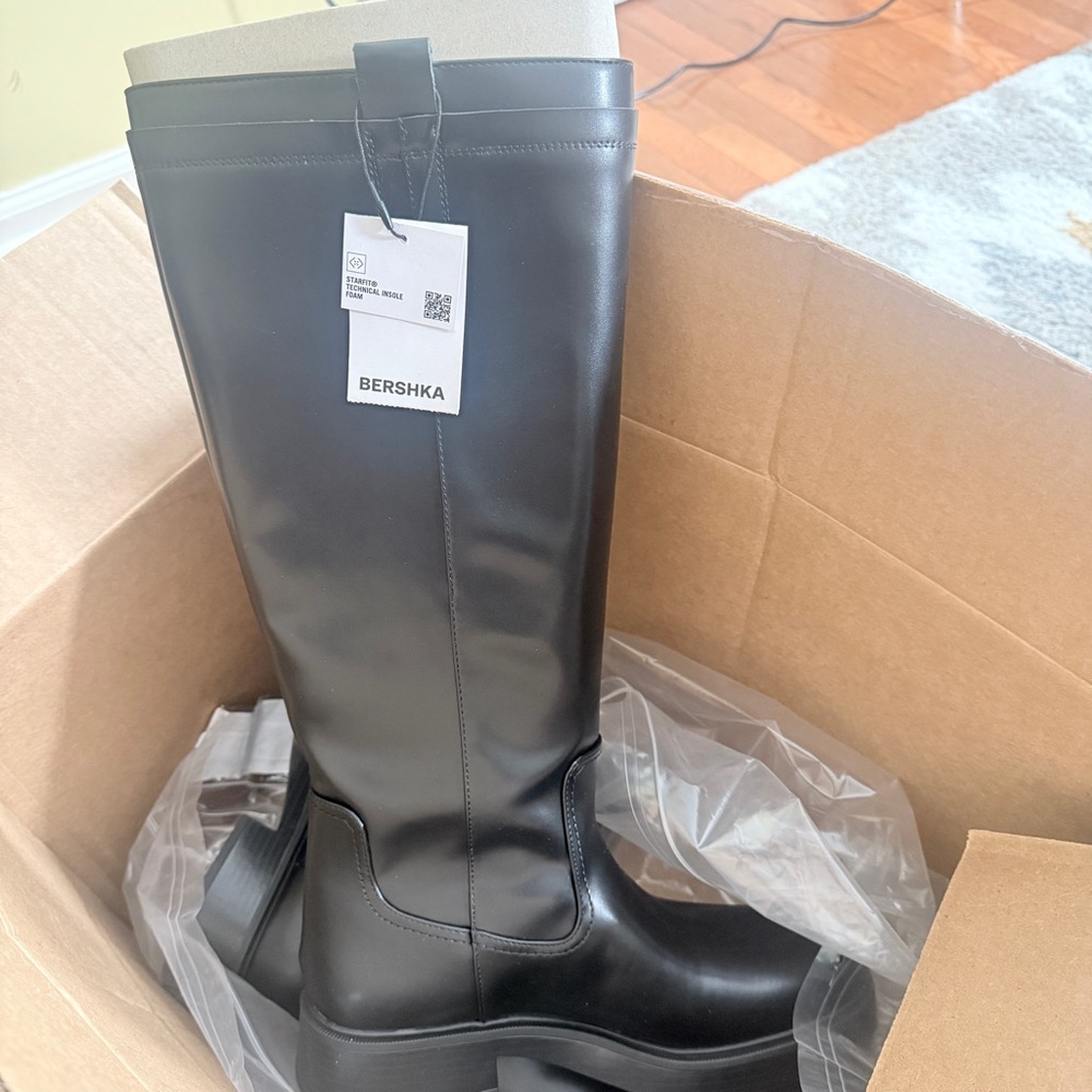 Bershka Sleek Black Flat Knee High Boots NWT size 9